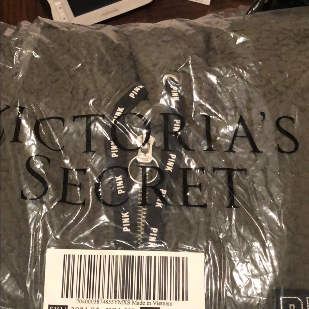 VS Pink Sherpa hoodies - Picture 4 of 4
